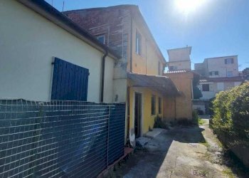 1f83e37a-059c-4fb8-bf3d-a0b1af2df611.jpg - Terratetto - Terracielo Piazza Gino Menconi 12, Carrara - foto 2