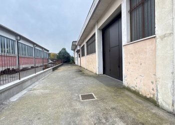 photo_2025-03-11_10-36-11.jpg - Locale Commerciale Via Silvio Pellico 13, Rezzato - foto 12