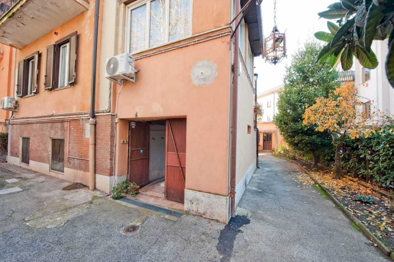 WhatsApp Image 2025-12-10 at 18.06.49.jpeg - Box Viale San Nilo 50, Grottaferrata - foto 1