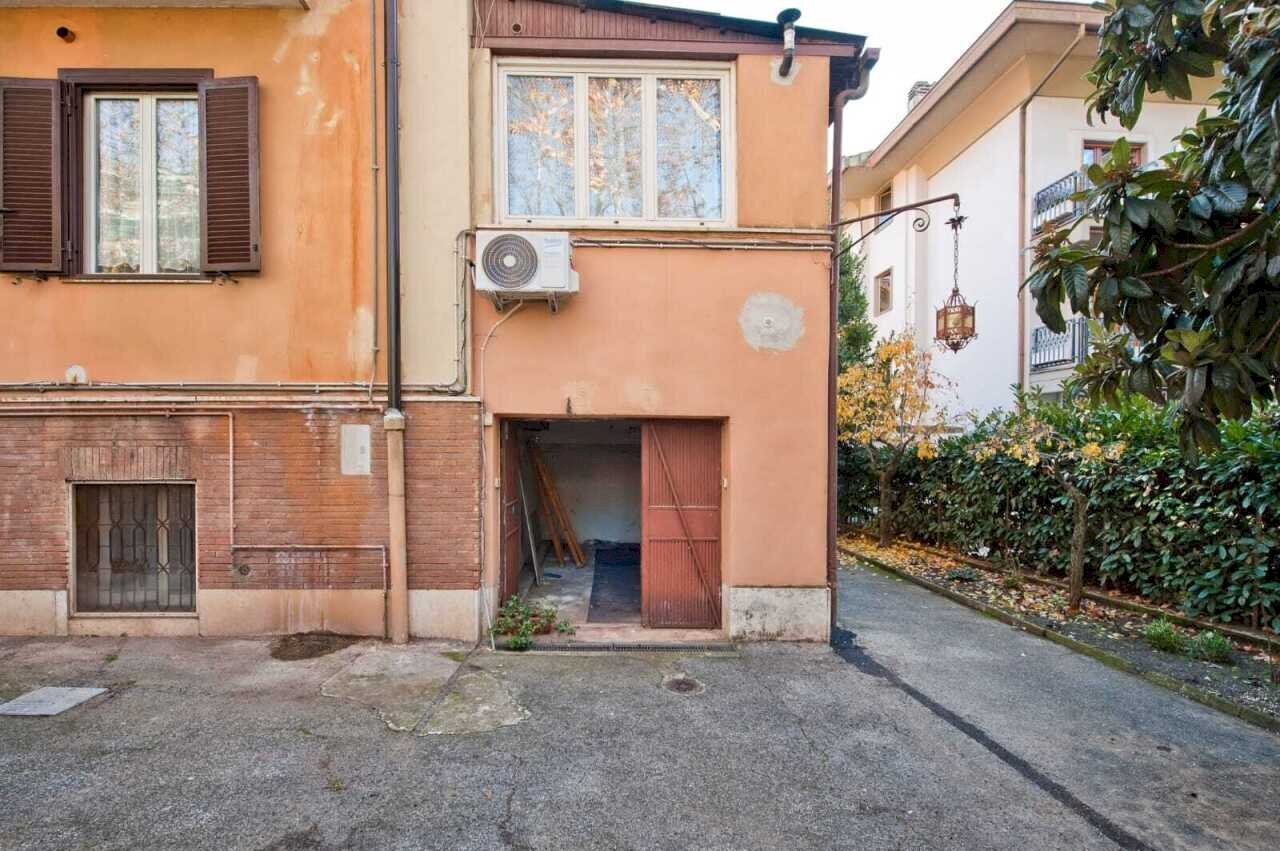 WhatsApp Image 2025-12-10 at 18.22.38 (2).jpeg - Box Viale San Nilo 50, Grottaferrata - foto 3