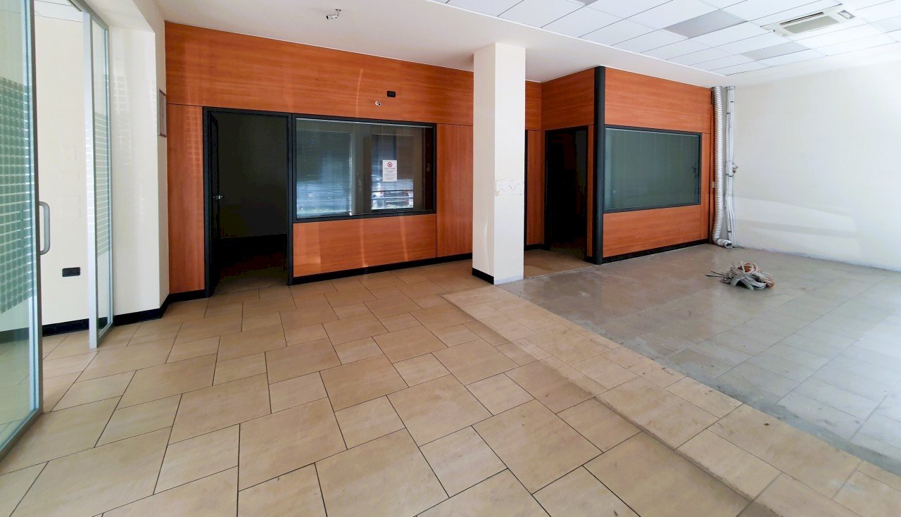 20250612_160047.jpg - Locale Commerciale Via Corsica, Brescia - foto 1