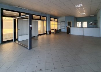 20250529_095000.jpg - Locale Commerciale Strada Mantova, Marmirolo - foto 4