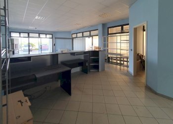 20250529_095055.jpg - Locale Commerciale Strada Mantova, Marmirolo - foto 8