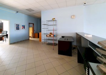 20250529_094435.jpg - Locale Commerciale Strada Mantova, Marmirolo - foto 16