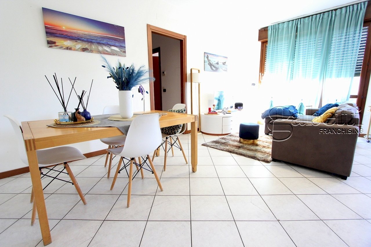 sala da pranzo - Three-room apartment giacomo leopardi, Lainate - photo 2