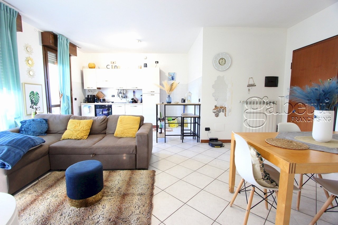 soggiorno - Three-room apartment giacomo leopardi, Lainate - photo 3