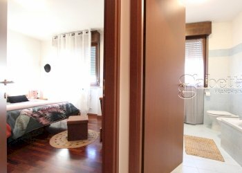 camera e bagno - Trilocale giacomo leopardi, Lainate - foto 14