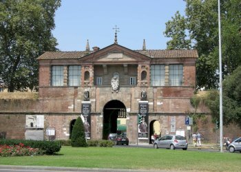 Porta_san_pietro,_lucca_11.JPG - Bed & Breakfast Via Degli Angeli, Lucca - foto 10