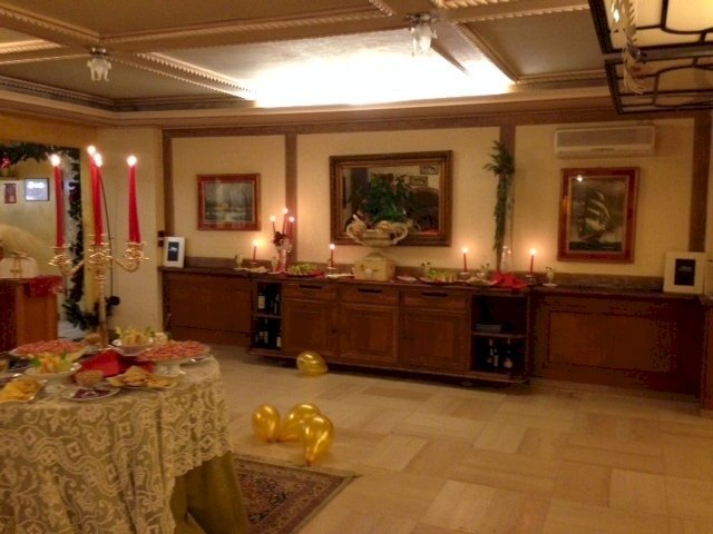 31.12.13 bancone.JPG - Locale Commerciale Via Aurelia 184, Viareggio - foto 3