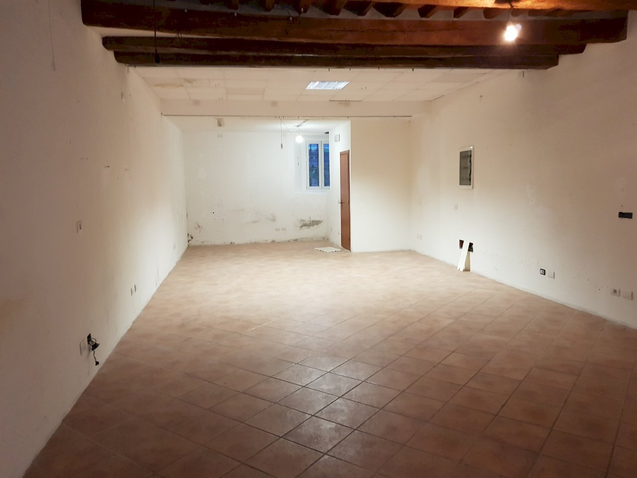 20171020_163255.jpg - Commercial Premises Via San Gregorio, Lucca - photo 2