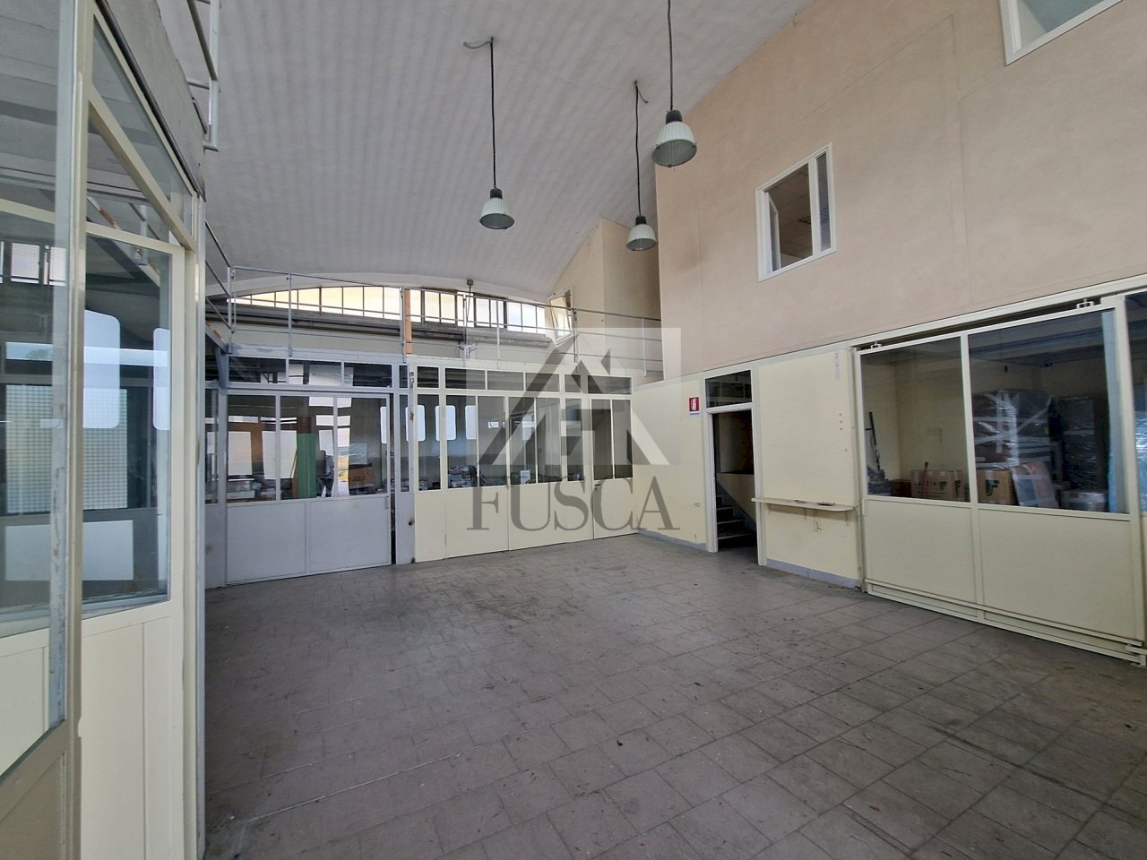 rustico-lucca-fusca-vendita_2.jpg - Commercial Premises Via Puccetti, Lucca - photo 2