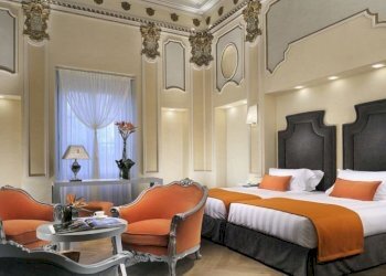 camera lusso.jpg - Albergo - Struttura ricettiva Via Vittorio Emanuele II, Lucca - foto 1