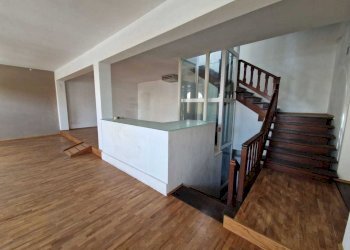 IMG-20250325-WA0002.jpg - Locale Commerciale Via Sarzanese 533, Lucca - foto 4