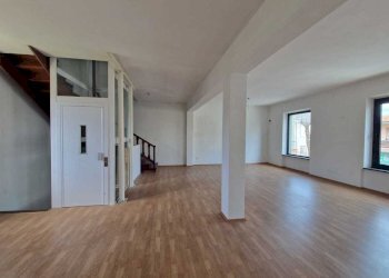 IMG-20250325-WA0008.jpg - Locale Commerciale Via Sarzanese 533, Lucca - foto 1