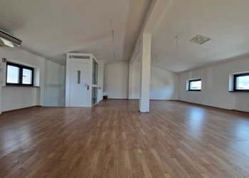 IMG-20250325-WA0013.jpg - Locale Commerciale Via Sarzanese 533, Lucca - foto 6