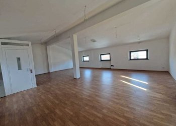 IMG-20250325-WA0012.jpg - Locale Commerciale Via Sarzanese 533, Lucca - foto 7