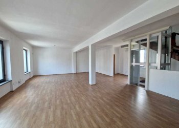 IMG-20250325-WA0011.jpg - Locale Commerciale Via Sarzanese 533, Lucca - foto 15