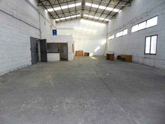 9be560036de4ca41a86472ecfd8b69d4.jpg - Magazzino Via di Salicchi, Lucca - foto 1