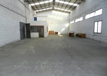 9be560036de4ca41a86472ecfd8b69d4.jpg - Magazzino Via di Salicchi, Lucca - foto 1