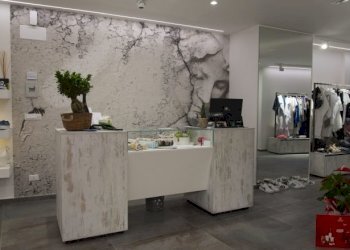 negozio-abbigliamento-con-banco-cassa-stampa-mural - Stabile - Palazzo Via Banchieri, Lucca - foto 4