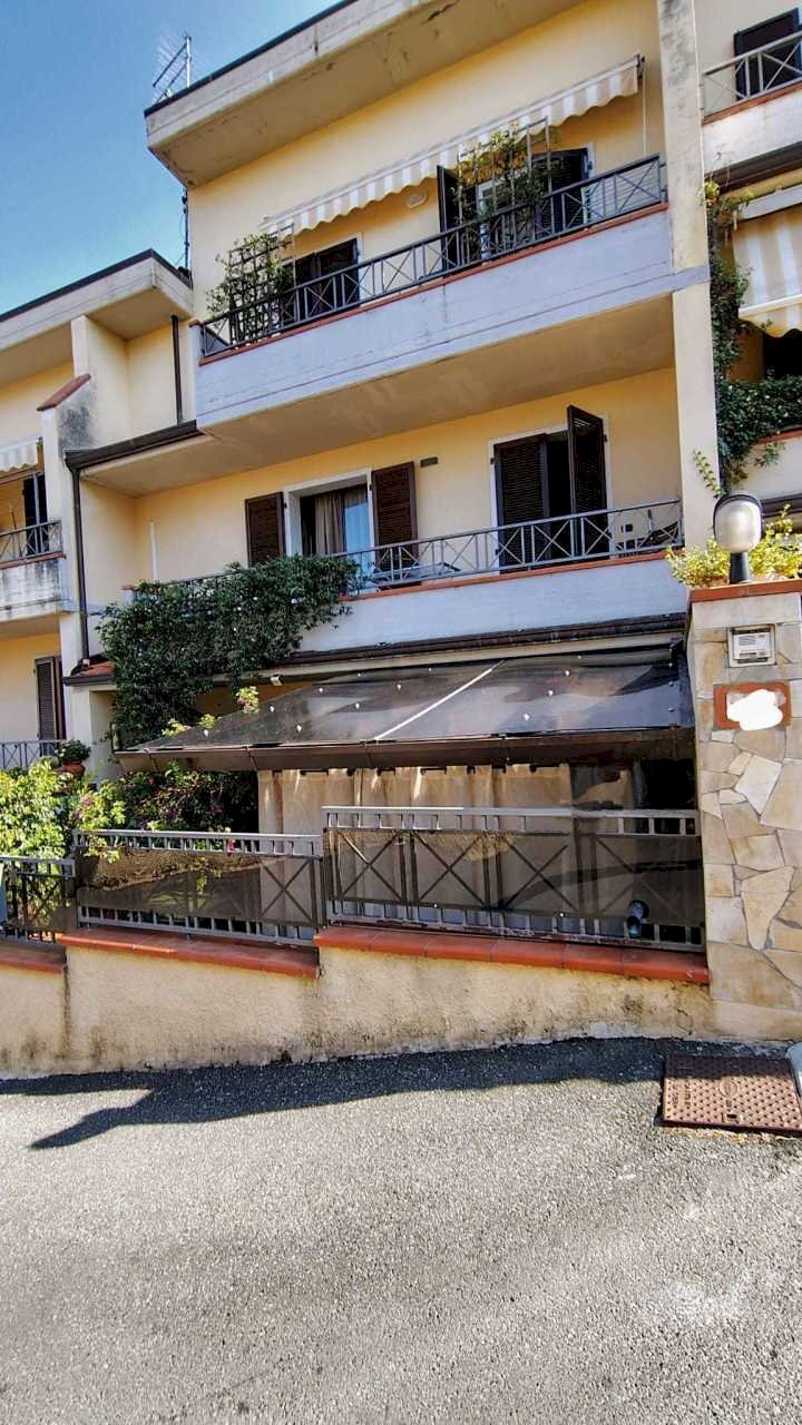 e542bf9c-6aa8-4cd5-8ef1-2bff824165ff.jpg - Villa a Schiera Carrara - foto 1