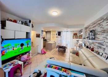 salotto 1.jpeg - Casa semi indipendente Podenzana - foto 7