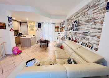 salotto 2.jpeg - Casa semi indipendente Podenzana - foto 10