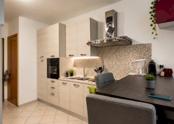 cucina e tavolo - Quadrilocale Licciana Nardi - foto 9