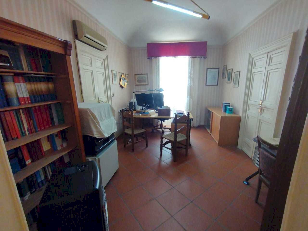PHOTO-2025-05-12-10-52-26 2.jpg - Office Via del Collegio 5, Siracusa - photo 3