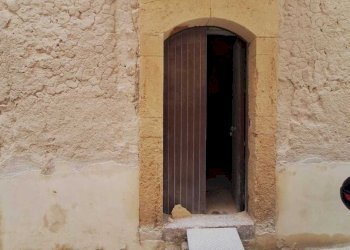 PHOTO-2025-02-07-12-26-46.jpg - Magazzino Siracusa - foto 1