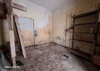 PHOTO-2025-02-07-12-26-46 2.jpg - Magazzino Siracusa - foto 2