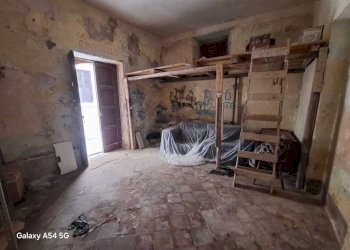 PHOTO-2025-02-07-12-26-46 3.jpg - Magazzino Siracusa - foto 3