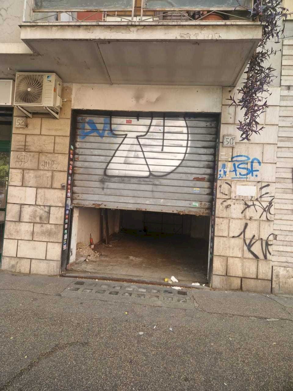 serranda - Locale Commerciale Viale Dei Salesiani, Roma - foto 3