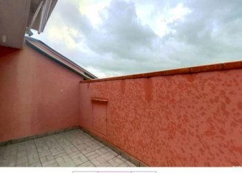 terrazzo mansarda sulla camera.JPG - Appartamento Viale Malaspina 103, Fosdinovo - foto 12