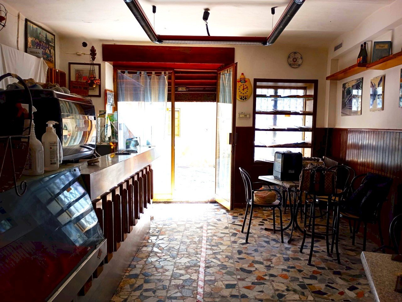 bar.jpeg - Locale Commerciale Via Borgo Rometta Soliera 57, Fivizzano - foto 2