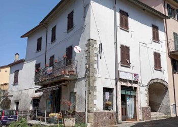 esterno1.jpeg - Locale Commerciale Via Borgo Rometta Soliera 57, Fivizzano - foto 8