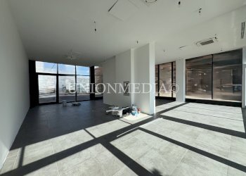 IMG_5422.JPG - Locale Commerciale Sarzana - foto 1