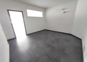 WhatsApp Image 2024-12-17 at 10.55.11(1).jpeg - Locale Commerciale via pietro gori, Sarzana - foto 1