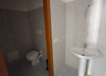 WhatsApp Image 2024-12-17 at 10.55.13(2).jpeg - Locale Commerciale via pietro gori, Sarzana - foto 11