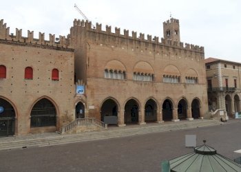 Palazzo Comune.JPG - Tabaccheria Piazza Cavour 31, Rimini - foto 6