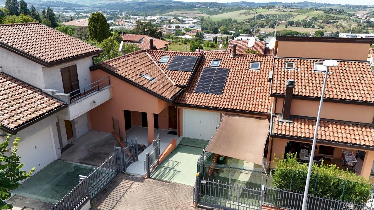 DJI_20250827145921_0020_D.jpg - Villa a Schiera Via Rigardara 11, Coriano - foto 3