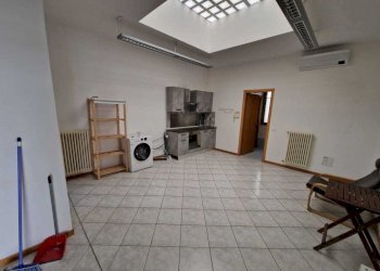 WhatsApp Image 2025-06-09 at 11.58.42 (1).jpeg - Ufficio Via Marecchiese 152, Rimini - foto 2