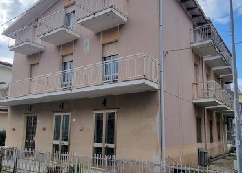 Immagine WhatsApp 2025-03-12 ore 16.15.48_6b877952 - Villa Trifamiliare Viale Viareggio 14, Rimini - foto 1