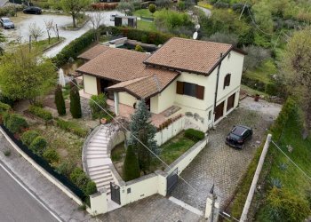 DJI_20260410151821_0078_D.jpg - Villa Via Colombarina 17, Poggio Torriana - foto 1
