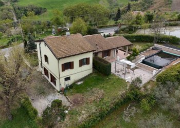 DJI_20260410151844_0080_D.jpg - Villa Via Colombarina 17, Poggio Torriana - foto 3