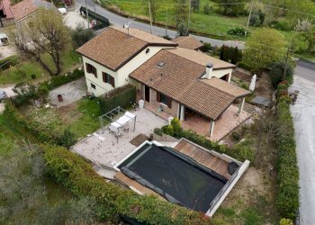 DJI_20260410151907_0082_D.jpg - Villa Via Colombarina 17, Poggio Torriana - foto 5