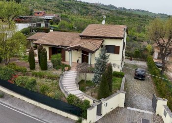 DJI_20260410151945_0086_D.jpg - Villa Via Colombarina 17, Poggio Torriana - foto 9