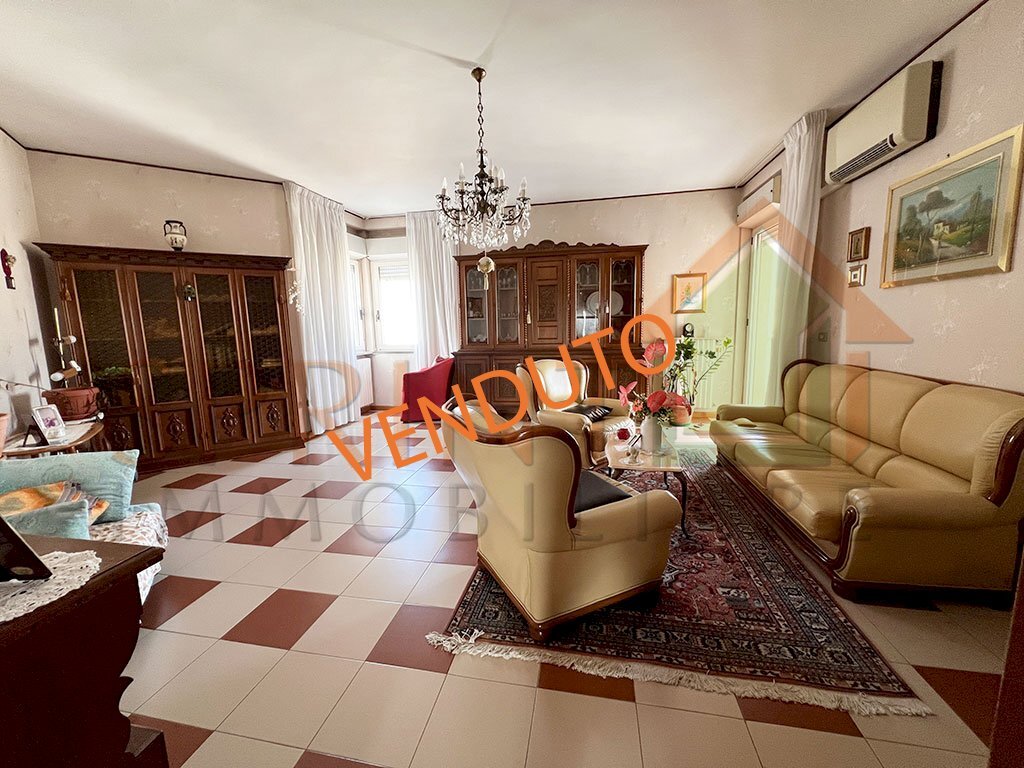 Salone VENDUTO .jpg - Quadrilocale Via Fratelli Rosselli 11, Monopoli - foto 1