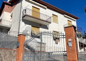 WhatsApp Image 2025-10-07 at 10.32.00.jpeg - Villa Via 1º Maggio 12, Follo - photo 1