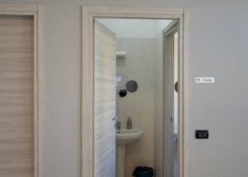 bagno - Ufficio Via Arturo Toscanini 26, Poggio Renatico - foto 13